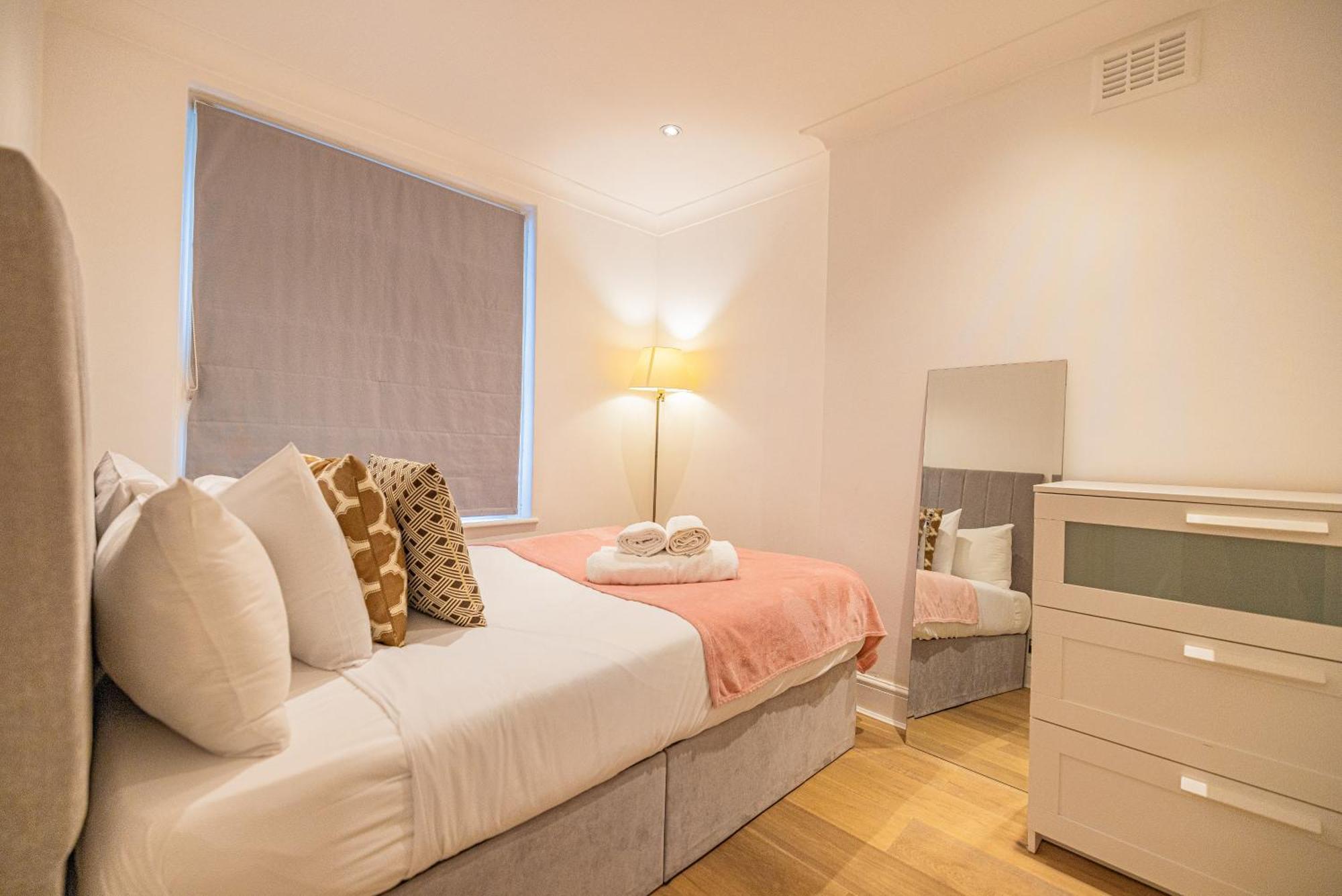 Gorgeous 3 B Edroom In Little Venice Apartment London