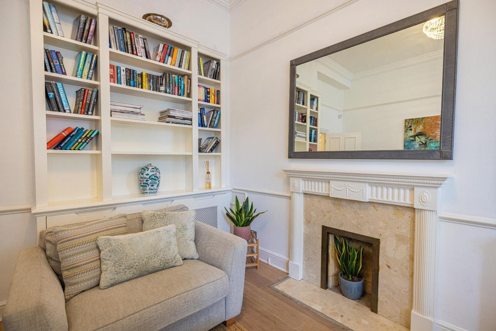 Gorgeous 3 B Edroom In Little Venice Apartment *