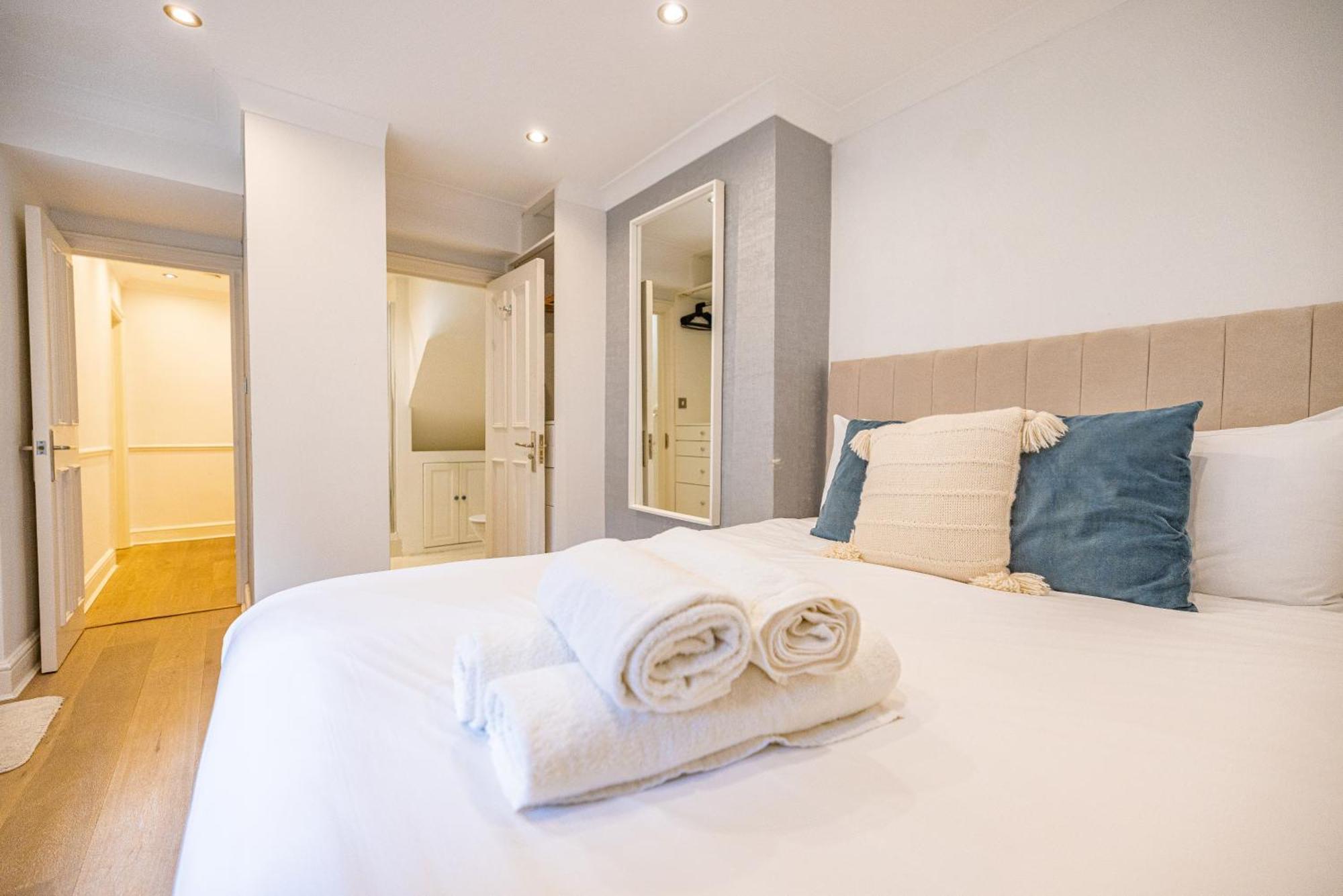 Gorgeous 3 B Edroom In Little Venice Apartment *