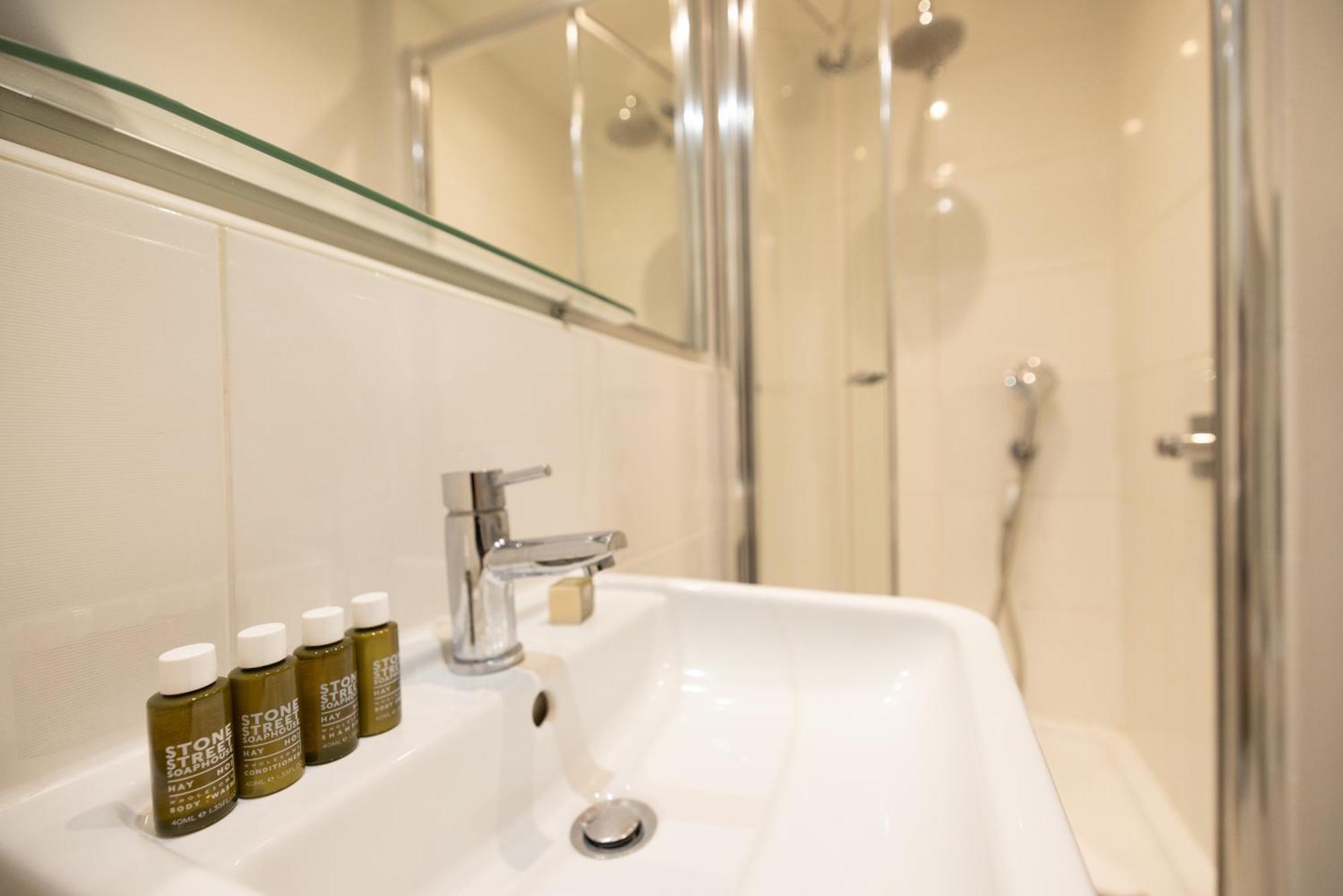 Gorgeous 3 B Edroom In Little Venice Apartment *