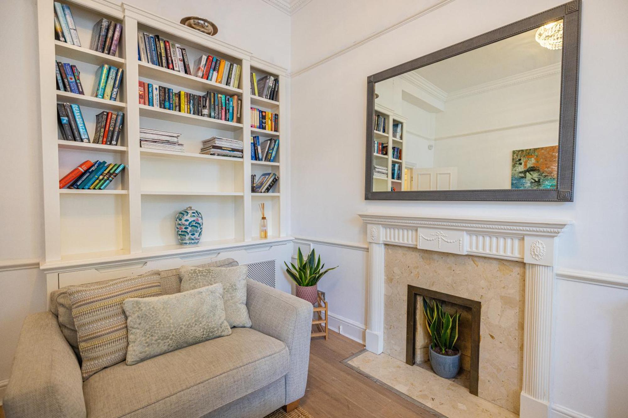 Gorgeous 3 B Edroom In Little Venice